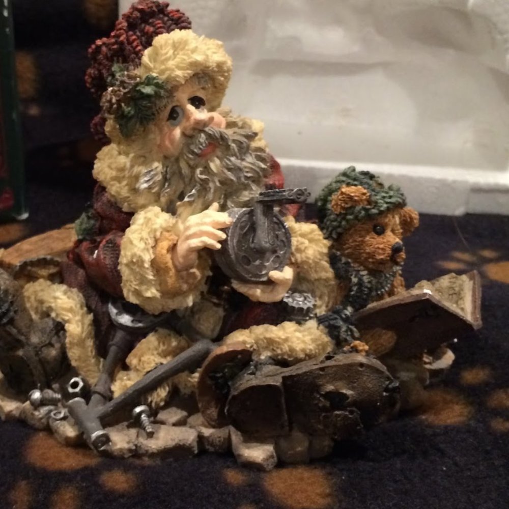 Santa's Challenge  - "Santa & Friends" Boyds Bearstone Collection